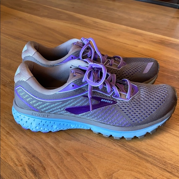 brooks running shoes women size 8
